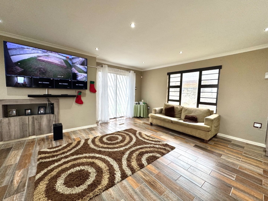 To Let 3 Bedroom Property for Rent in Bluewater Bay Eastern Cape
